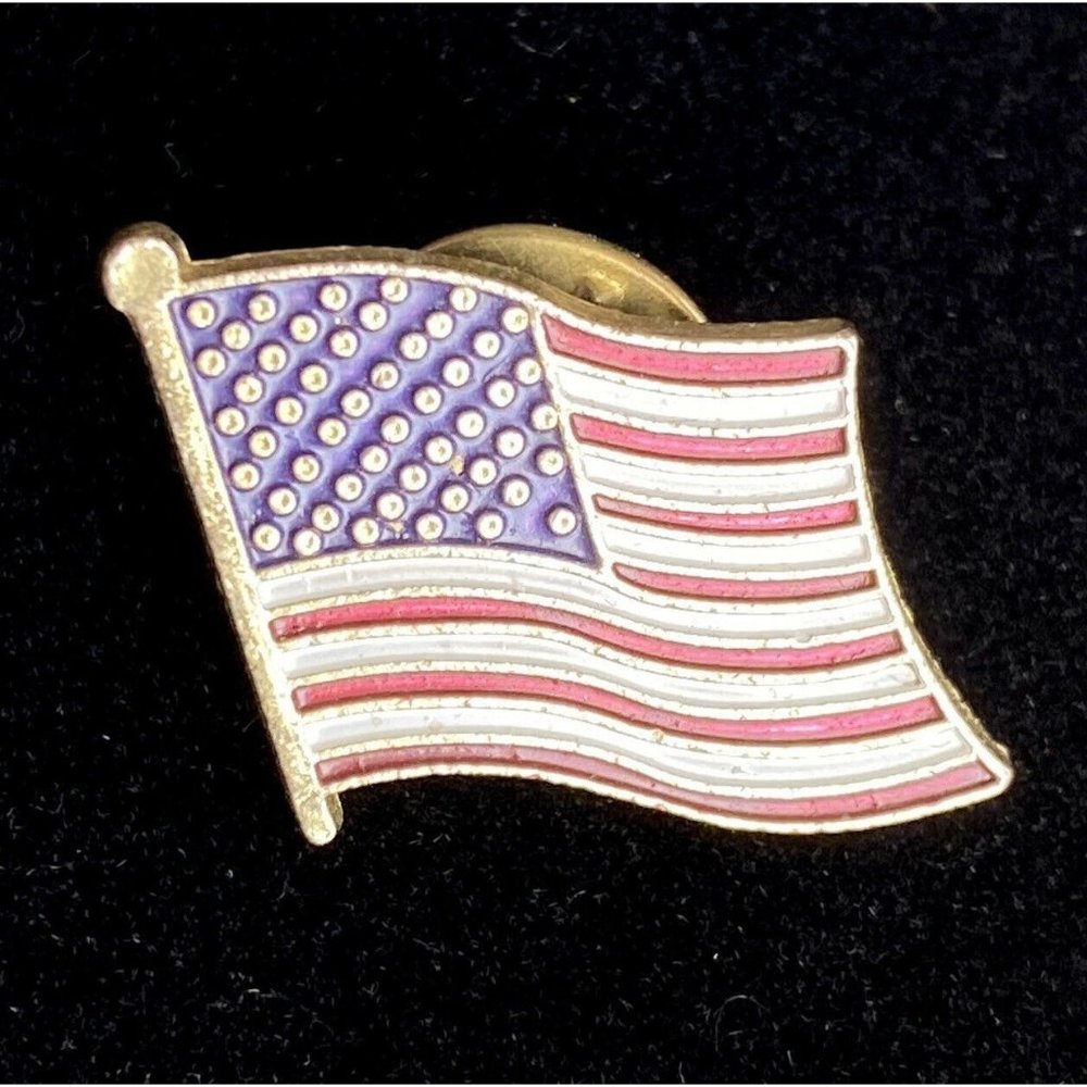 Vintage Enamel US Flag Pin For Lapel Hat Lanyard Patriotic American Pinback